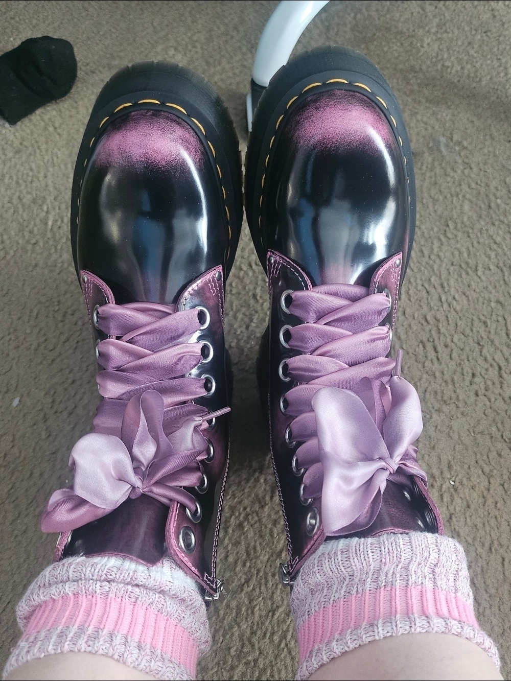 Dr. Martens Pink Rub Arcadia Off Jadon Max - Picture 2 of 4